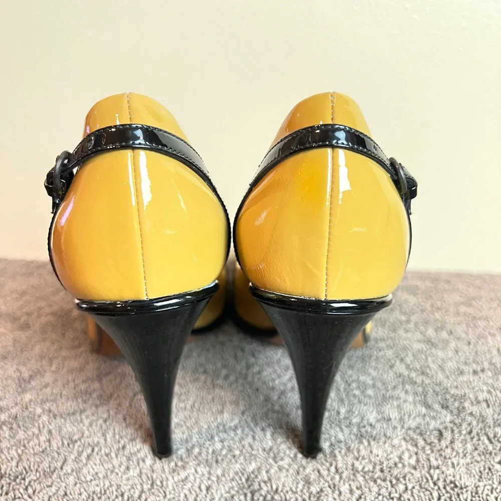 Moschino Womens Size 40.5 Black Tan Patent Leather‎ Peep Toe Heels Pumps Shoes
